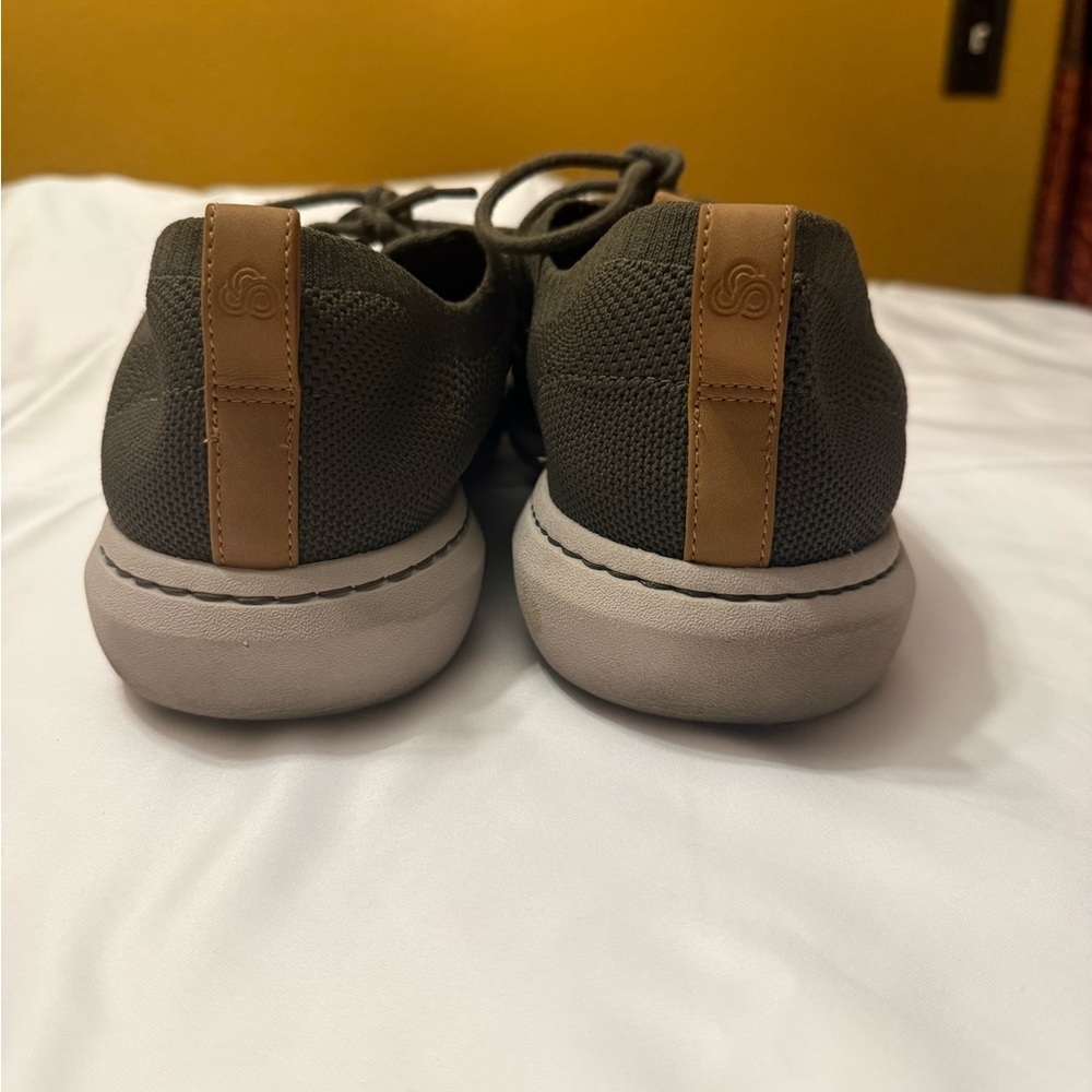 Clark's Cloudsteppers Olive Knit Sneakers size 13 GUC - Picture 5 of 8